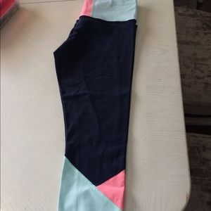 Lululemon crops size 6